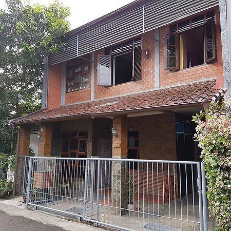 The Brick House Apartamento Bandung Exterior foto